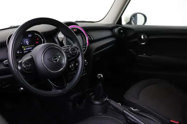 MINI Hatchback (2021) thumbnail 3