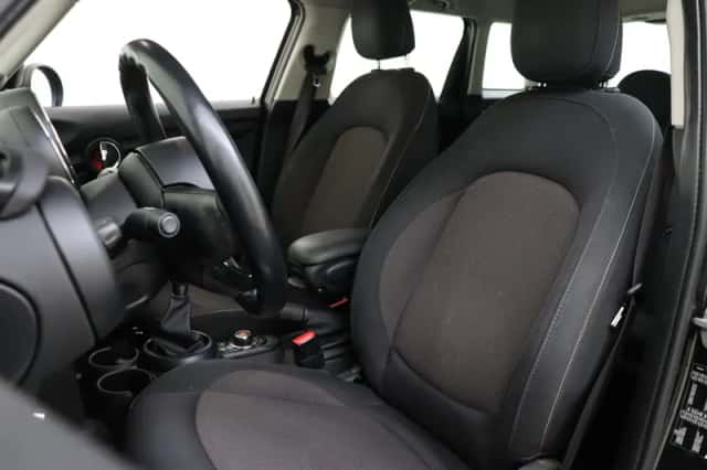 MINI Hatchback (2019) thumbnail 6