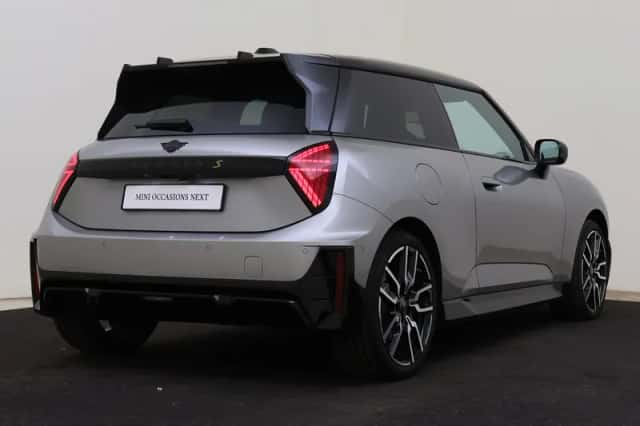 MINI Hatchback (2025) thumbnail 2