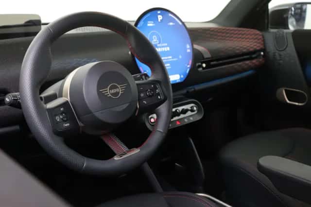 MINI Hatchback (2025) thumbnail 3