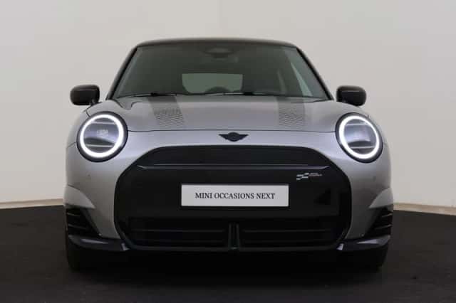 MINI Hatchback (2025) thumbnail 4
