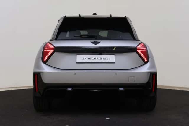MINI Hatchback (2025) thumbnail 5