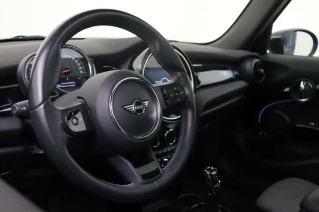 MINI Hatchback (2022) thumbnail 3