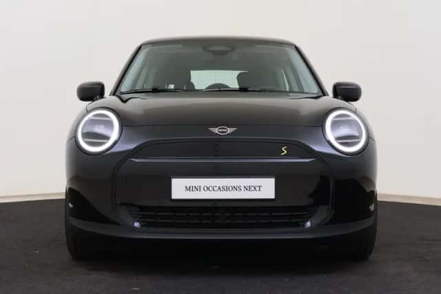 MINI Hatchback (2024) thumbnail 4