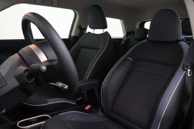 MINI Hatchback (2024) thumbnail 6