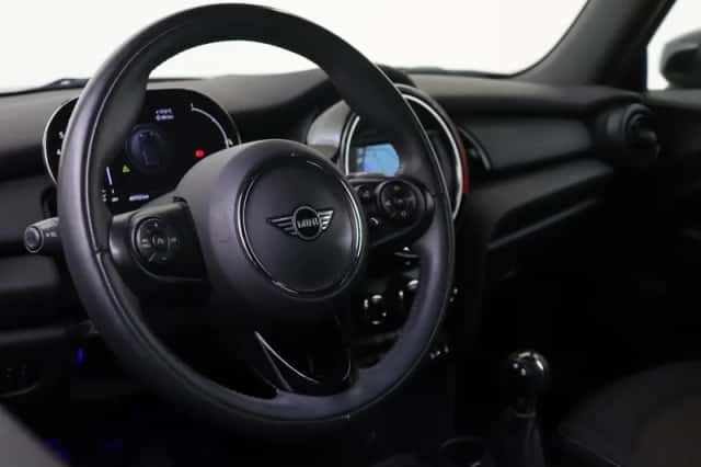 MINI Cabrio (2020) thumbnail 3