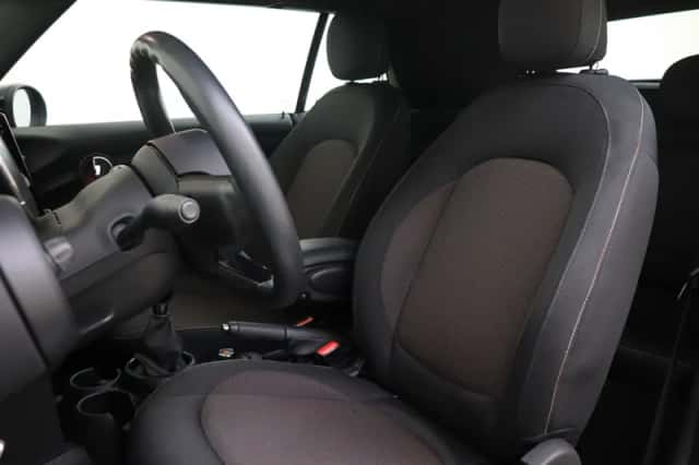 MINI Cabrio (2020) thumbnail 6