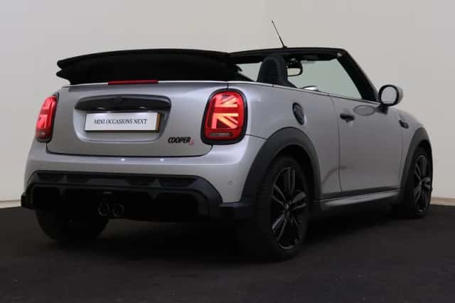 MINI Cabrio (2023) thumbnail 2
