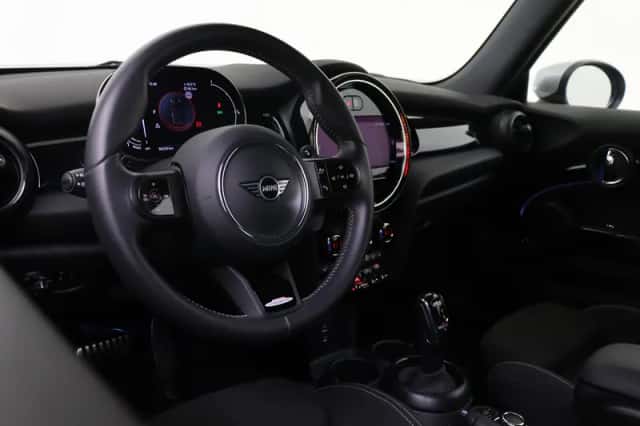 MINI Cabrio (2023) thumbnail 3