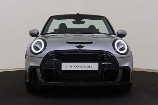 MINI Cabrio (2023) thumbnail 4