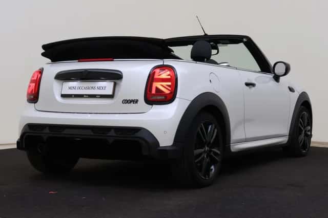MINI Cabrio (2023) thumbnail 2