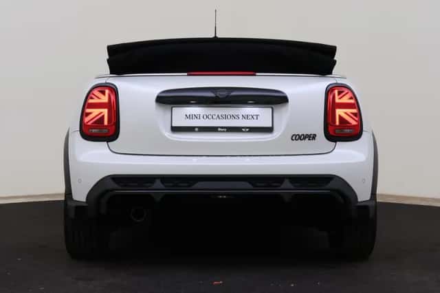 MINI Cabrio (2023) thumbnail 5