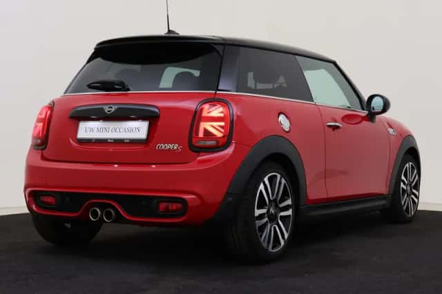MINI Hatchback (2018) thumbnail 2