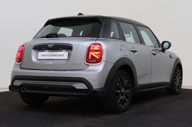 MINI Hatchback (2023) thumbnail 2
