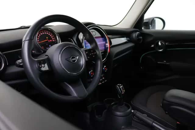 MINI Hatchback (2023) thumbnail 3