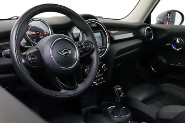 MINI Hatchback (2019) thumbnail 3