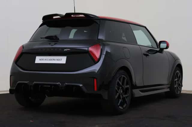 MINI Cooper (2025) thumbnail 2