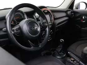 MINI Hatchback (2019) thumbnail 3