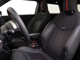 MINI Hatchback (2024) thumbnail 8