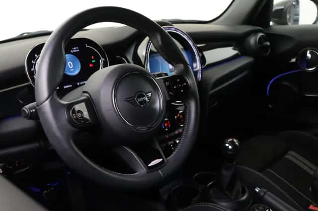 MINI Hatchback (2021) thumbnail 3