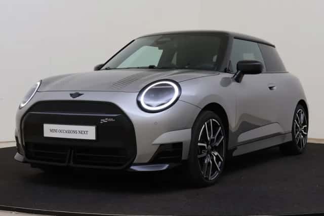 MINI Hatchback (2025) thumbnail 1