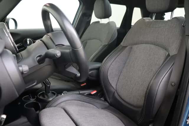 MINI Hatchback (2022) thumbnail 6