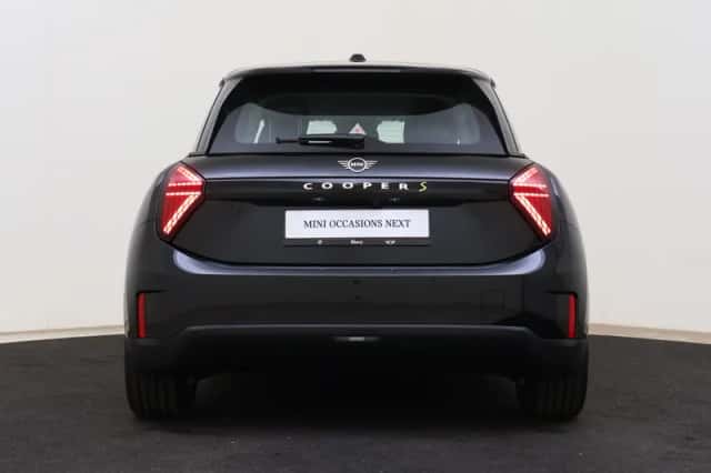 MINI Hatchback (2024) thumbnail 5