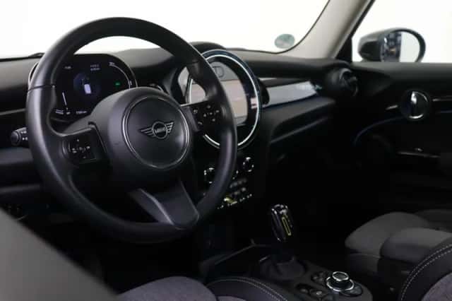 MINI Electric (2023) thumbnail 3