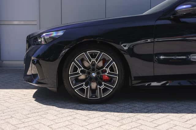 BMW i5 (2026) thumbnail 4