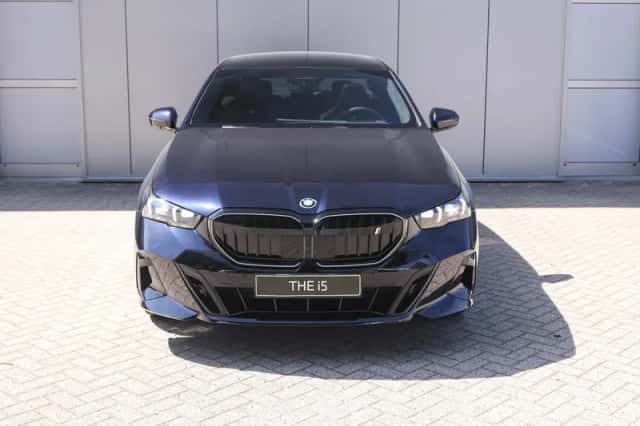 BMW i5 (2026) thumbnail 5