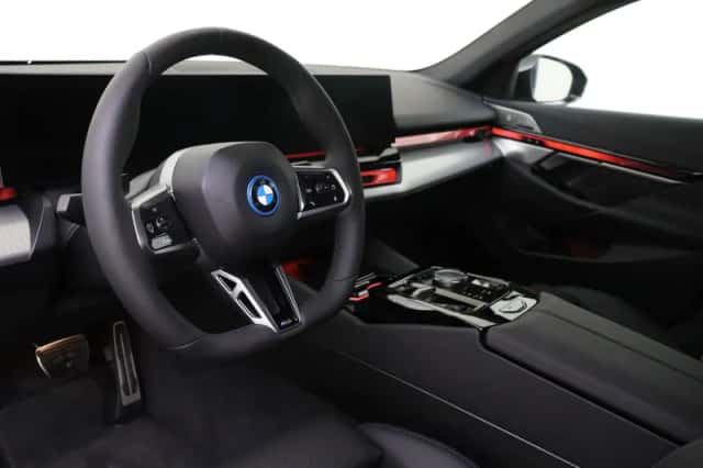 BMW i5 (2026) thumbnail 3