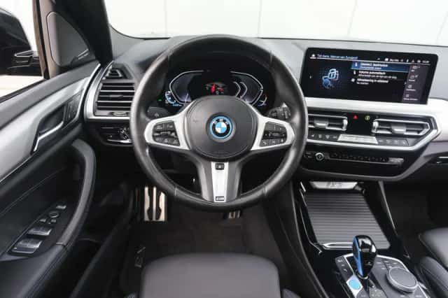 BMW iX3 (2023) thumbnail 3