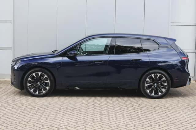 BMW iX (2025) thumbnail 6
