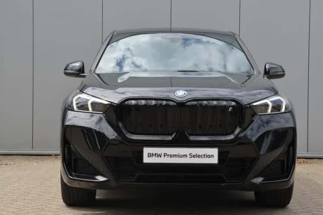 BMW iX1 (2024) thumbnail 2