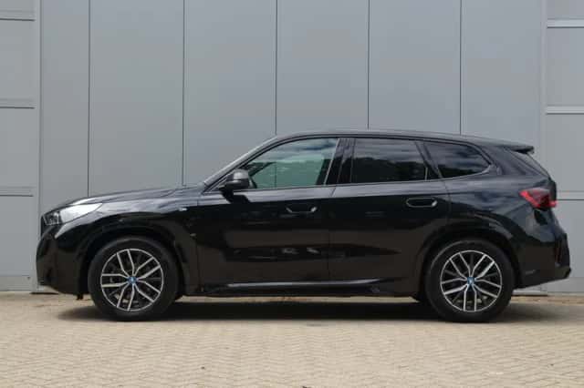 BMW iX1 (2024) thumbnail 3