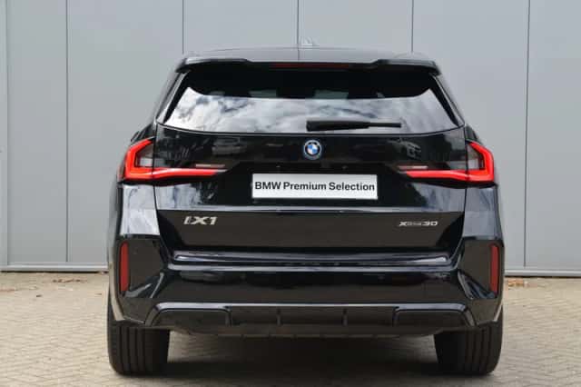 BMW iX1 (2024) thumbnail 4