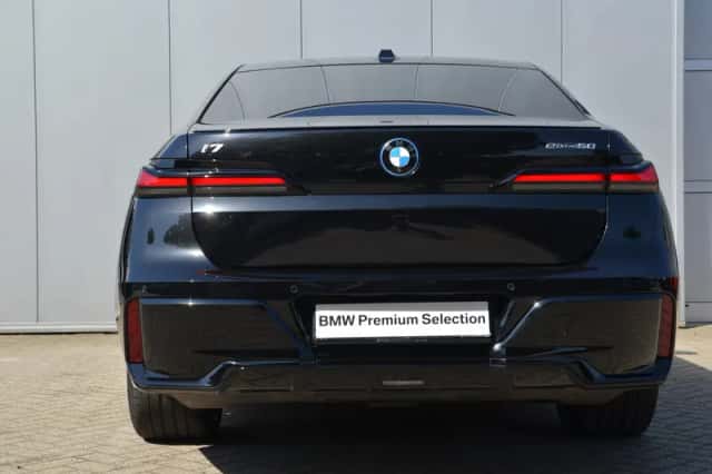 BMW i7 (2024) thumbnail 4