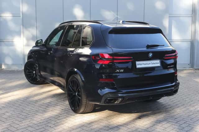 BMW X5 (2025) thumbnail 2