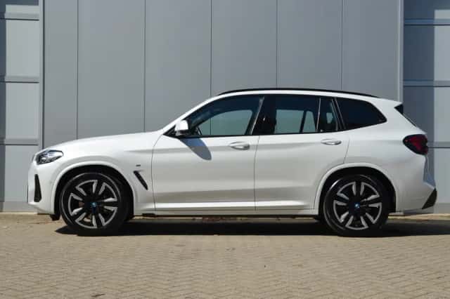 BMW iX3 (2022) thumbnail 3