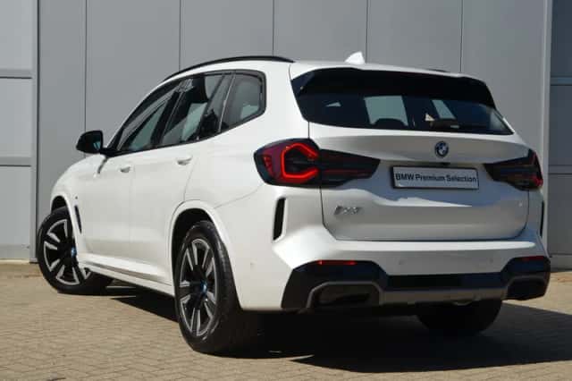 BMW iX3 (2022) thumbnail 4