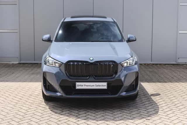BMW iX1 (2023) thumbnail 6
