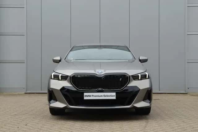 BMW i5 (2025) thumbnail 2