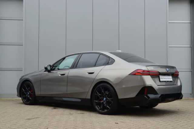 BMW i5 (2025) thumbnail 4
