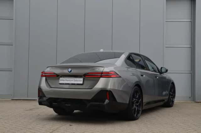 BMW i5 (2025) thumbnail 6