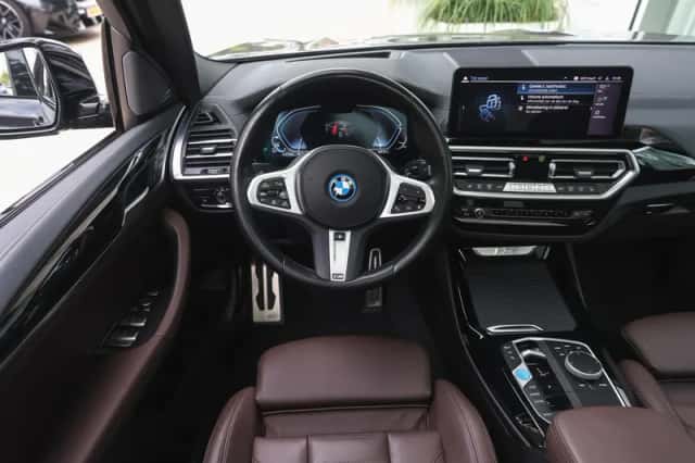 BMW iX3 (2024) thumbnail 3