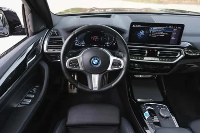 BMW iX3 (2024) thumbnail 3