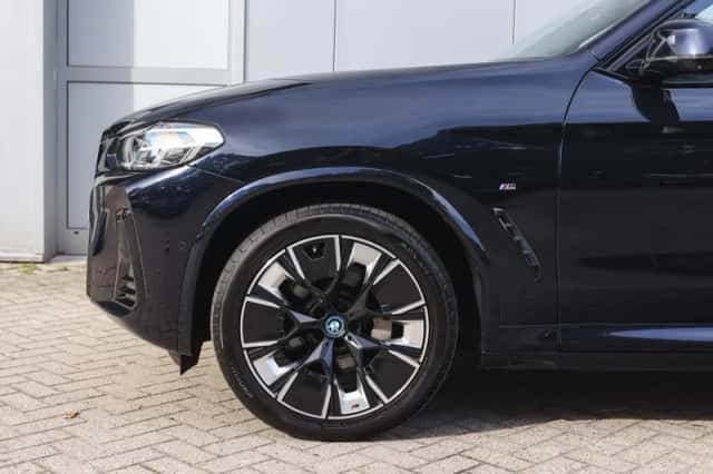BMW iX3 (2024) thumbnail 5