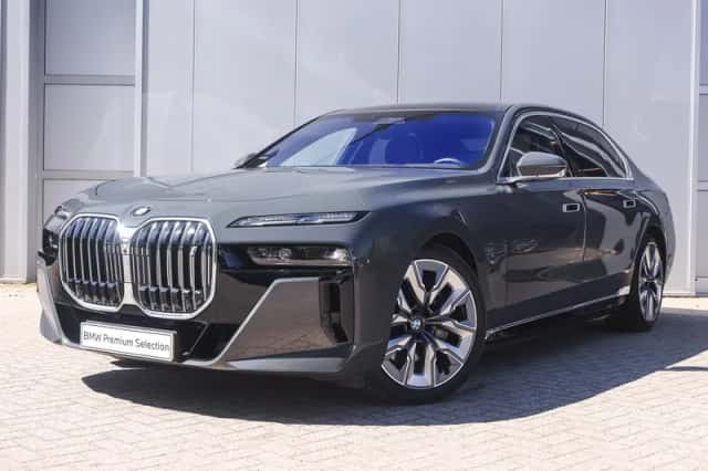 BMW i7 (2023) thumbnail 1