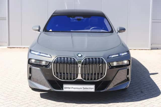 BMW i7 (2023) thumbnail 5