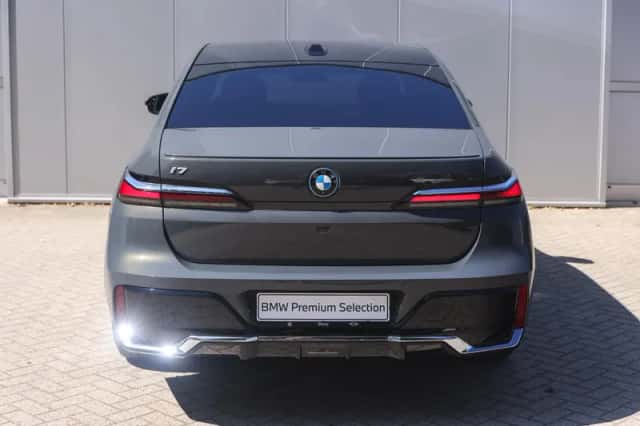 BMW i7 (2023) thumbnail 6